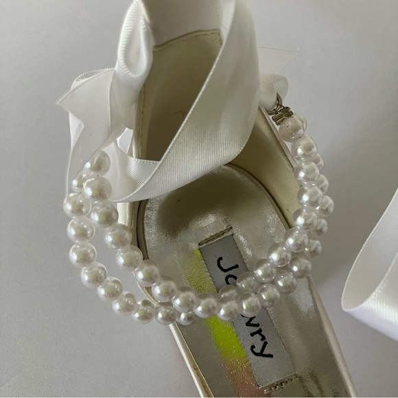 Elegant White Wedding Heels with Pearl Ankle Strap- Size 9 - Picture 5 of 12